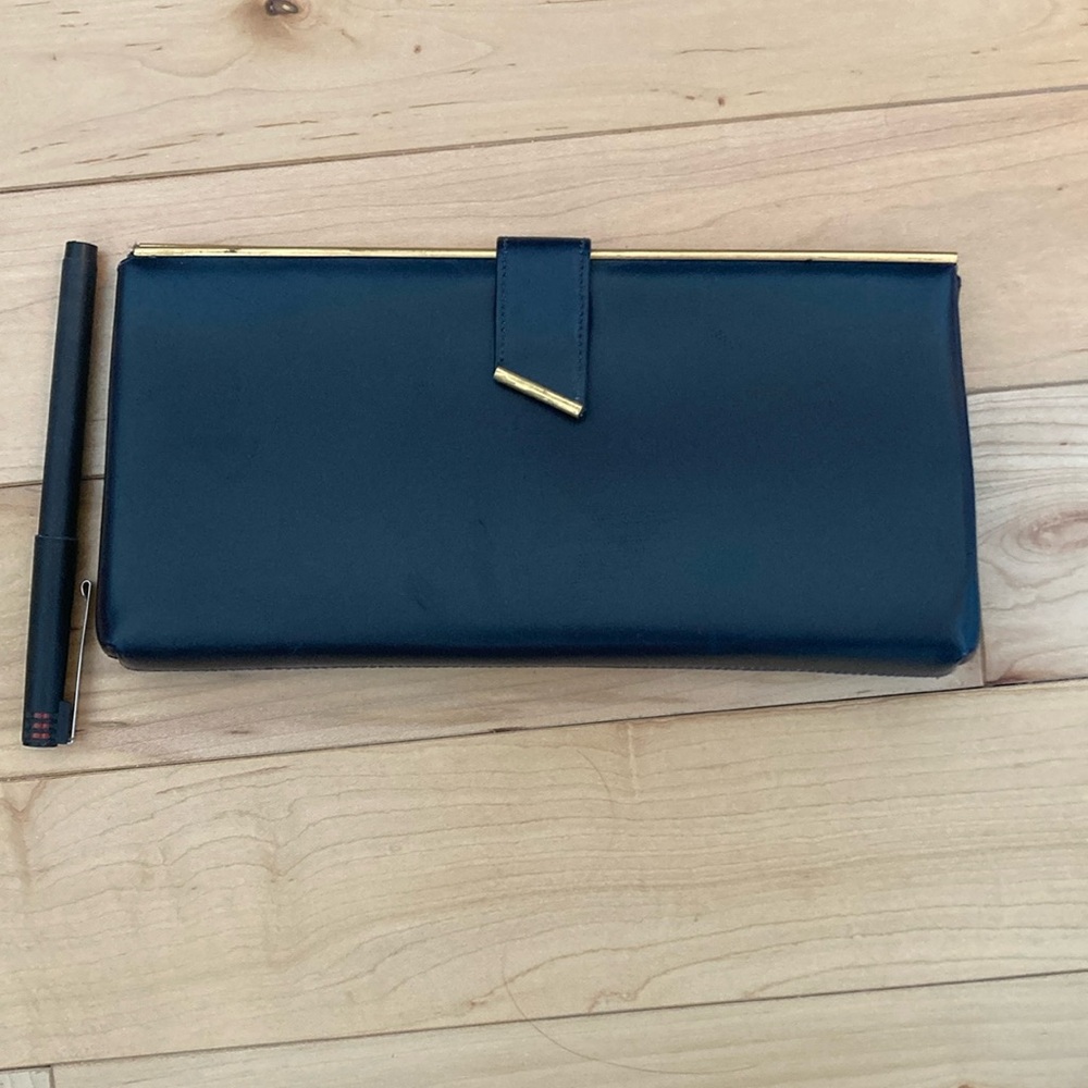 Vintage Saks Fifth Ave clutch, navy and brass.